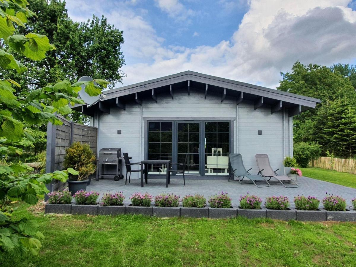 Idyllisches-Blockbohlenhaus-Mit-Eigenem-Garten-Und-Sauna-Zum-Wohlfuehlen Martensrade Екстер'єр фото