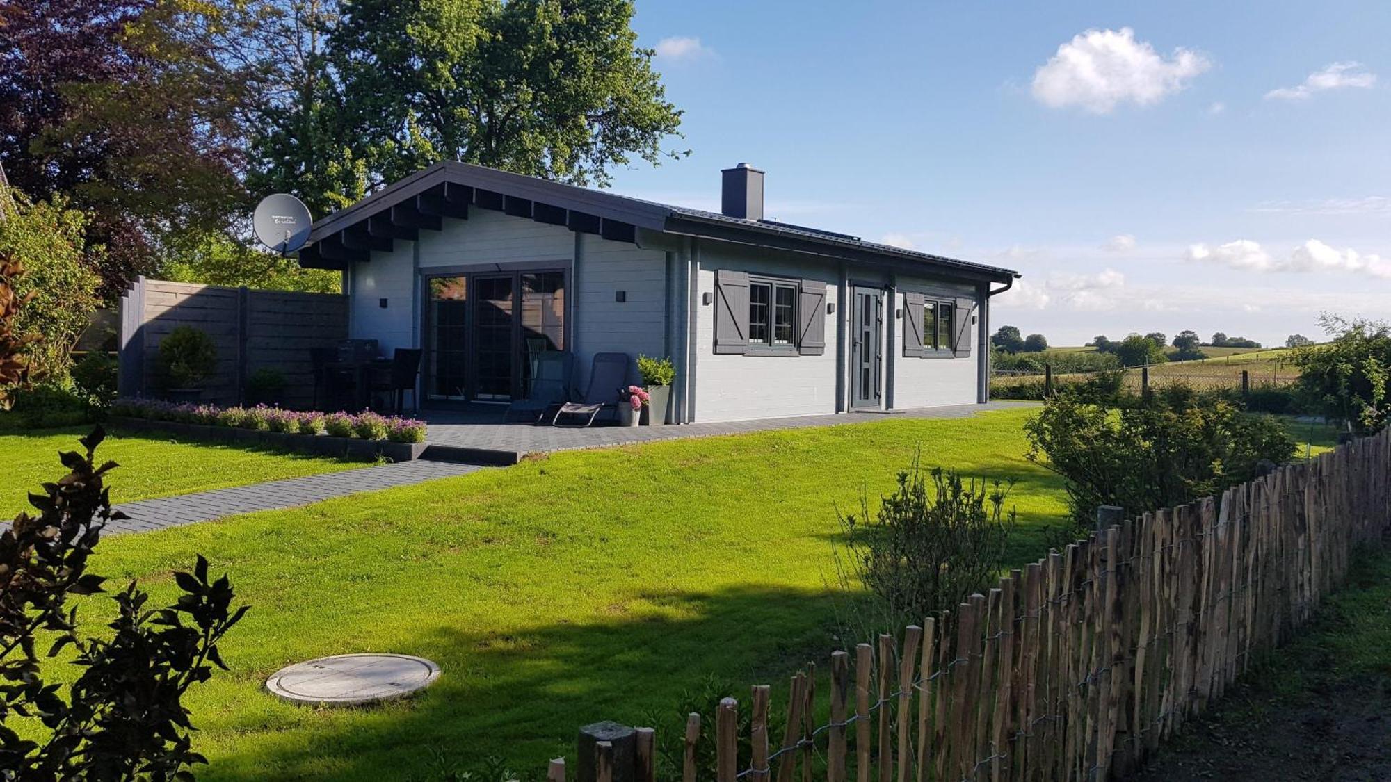 Idyllisches-Blockbohlenhaus-Mit-Eigenem-Garten-Und-Sauna-Zum-Wohlfuehlen Martensrade Екстер'єр фото