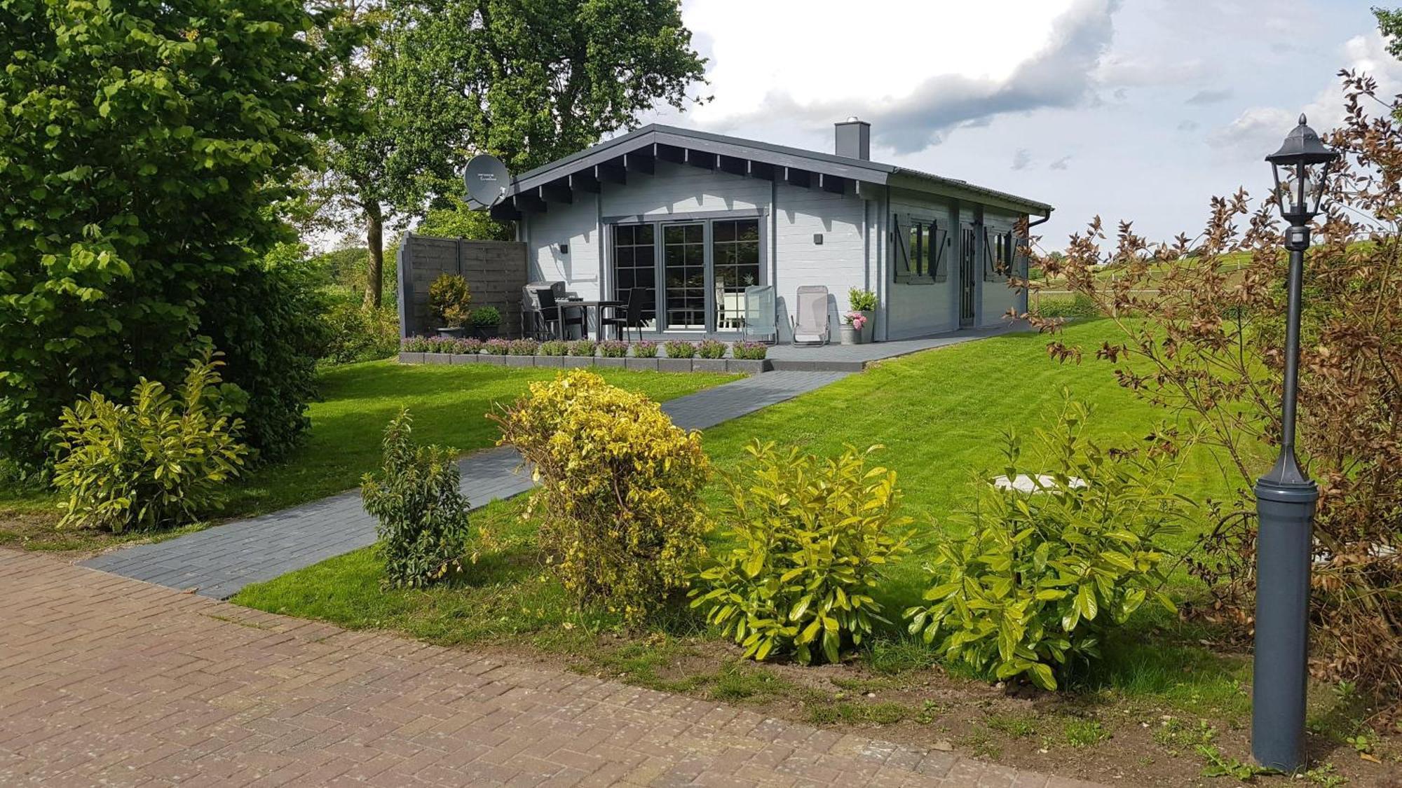 Idyllisches-Blockbohlenhaus-Mit-Eigenem-Garten-Und-Sauna-Zum-Wohlfuehlen Martensrade Екстер'єр фото